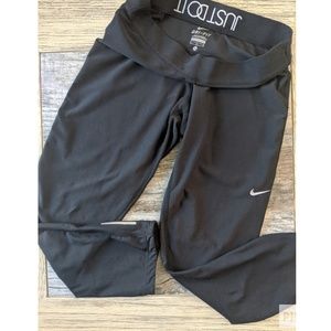 Nike dri-fit black cropped leggings with pocket